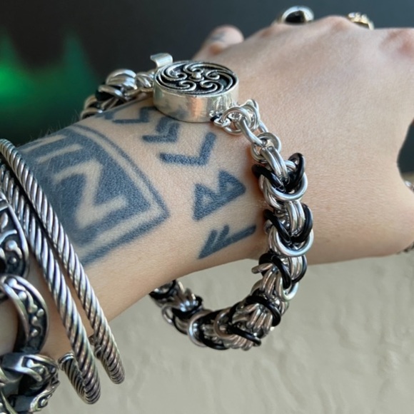 Celtic chain bracelet . handcrafted silver & black maille bizantine links - Picture 14 of 16